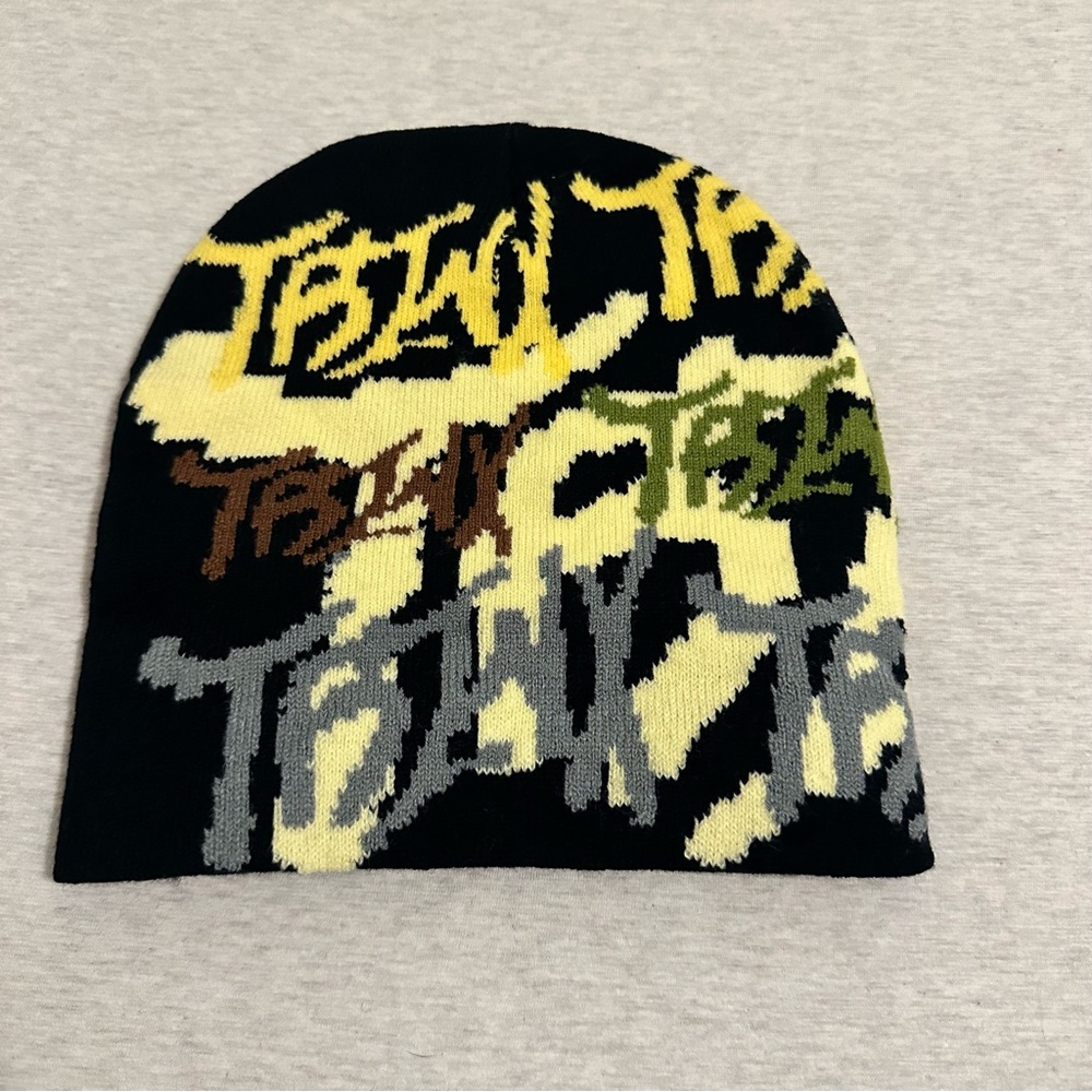 Trendy Graphic Beanie‎ in Black and Yellow